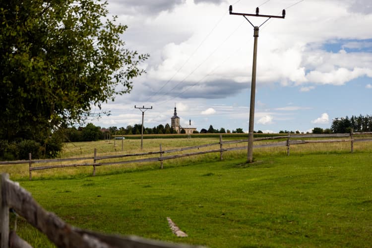 Dům a Farma v Nouzově-Litiči - Pozemky 13.269 m2, z toho 3288 m2 stavební-1