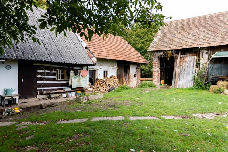 Dům a Farma v Nouzově-Litiči - Pozemky 13.269 m2, z toho 3288 m2 stavební-4